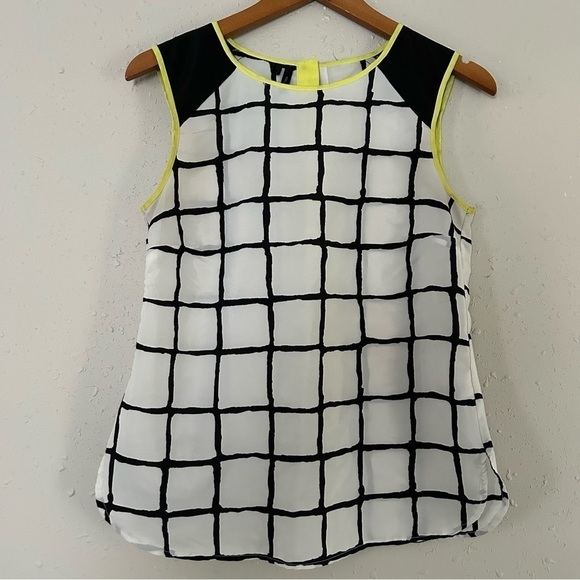 🦋 Maurices White Black Yellow Checkered Tank Top Blouse Small - Picture 1 of 5